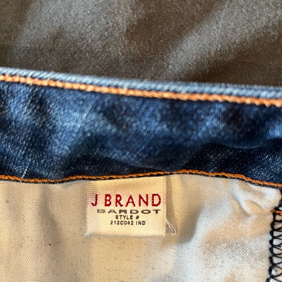 J Brand size 28 - Picture 3 of 6